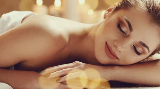 Aromatherapie-Massage ist ein fest für die Sinne